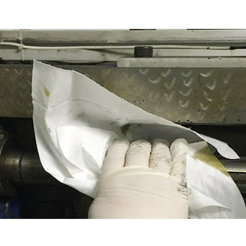 What is the mechanism of action of water-soluble adhesives in the chemical bonding method for dust-free paper?